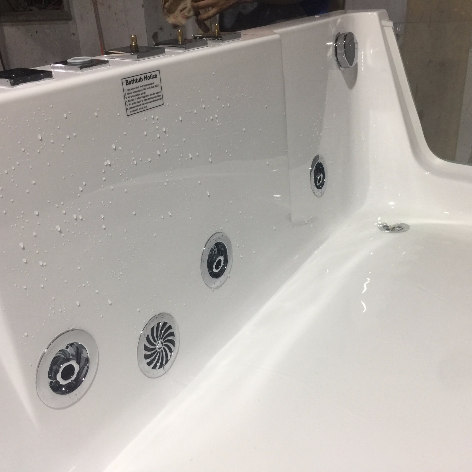 C-3132(R) Corner Jetted Whirlpool Massage Acrylic Glass Modern Simple Design Bathtub Tub with Cheap Price 4.JPG